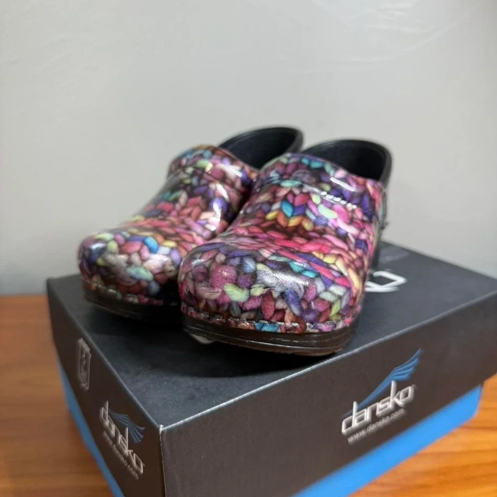 NIB Dankso Youth Girls Patent Leather Funky Knit Print Clog EU 31/ US 12.5-13